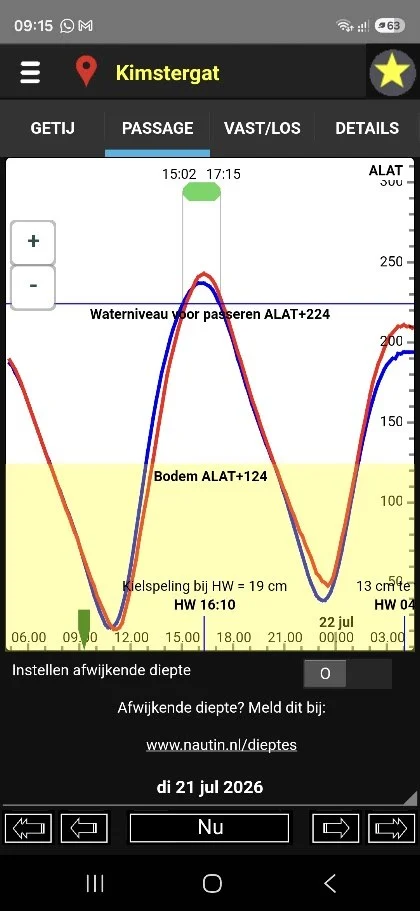 Schermafbeelding van een getijden-app voor het Kimstergat op dinsdag 21 juli 2026: de getijkromme komt alleen tussen 15:02 en 17:15 boven het waterniveau dat nodig is om te passeren, met hoogwater om 16:10 en 19 cm kielspeling.
